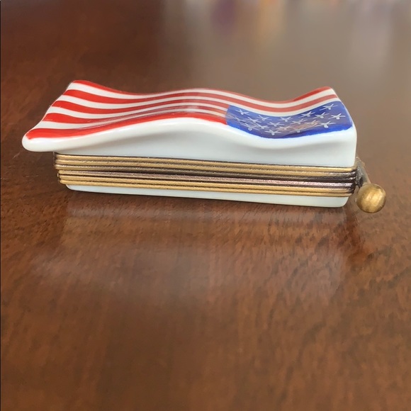 *SOLD* American Flag Limoges Box - Picture 4 of 8